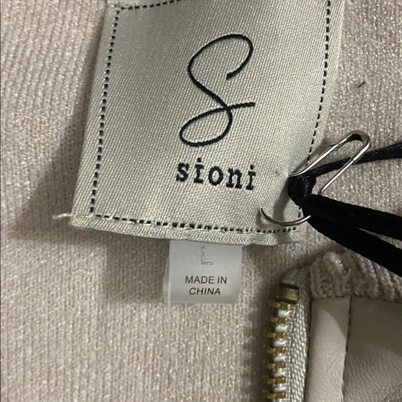 Sioni Light Beige Bomber Jacket Sweater with Metallic Details - Picture 2 of 15